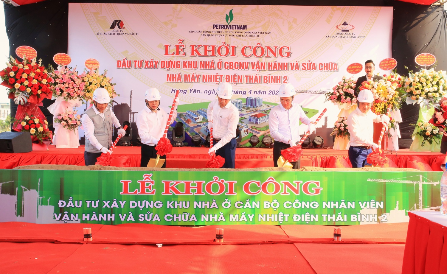Lãnh đạo Sở Xây dựng tỉnh Hưng Yên, Petrovietnam và Tổng công ty Bạch Đằng thực hiện nghi lễ khởi công dự án Khu nhà ở CBCNV vận hành và sửa chữa NMNĐ Thái Bình 2.