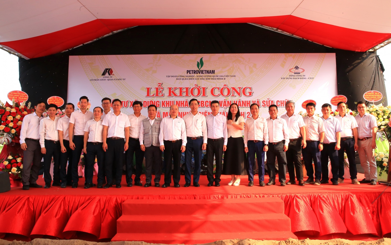 Lãnh đạo Sở Xây dựng tỉnh Hưng Yên, Petrovietnam, Tổng công ty Xây dựng Bạch Đằng cùng cán bộ chuyên viên trực tiếp triển khai dự án.