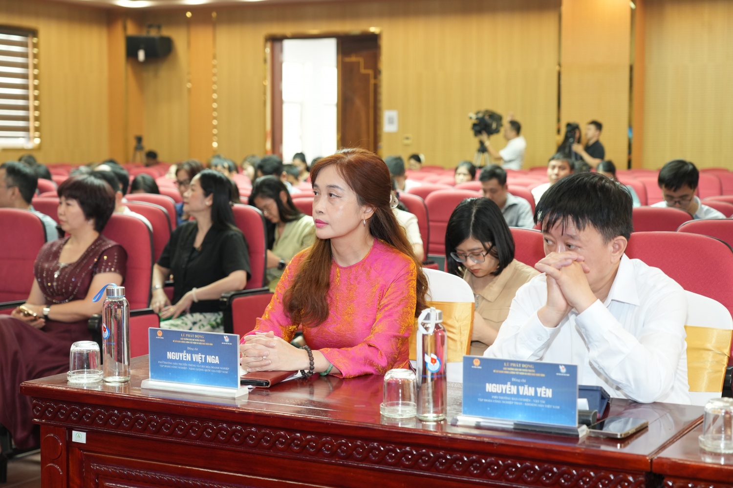Phó Trưởng Ban Truyền thông và Văn hóa doanh nghiệp Petrovietnam Nguyễn Việt Nga tham dự buổi lễ