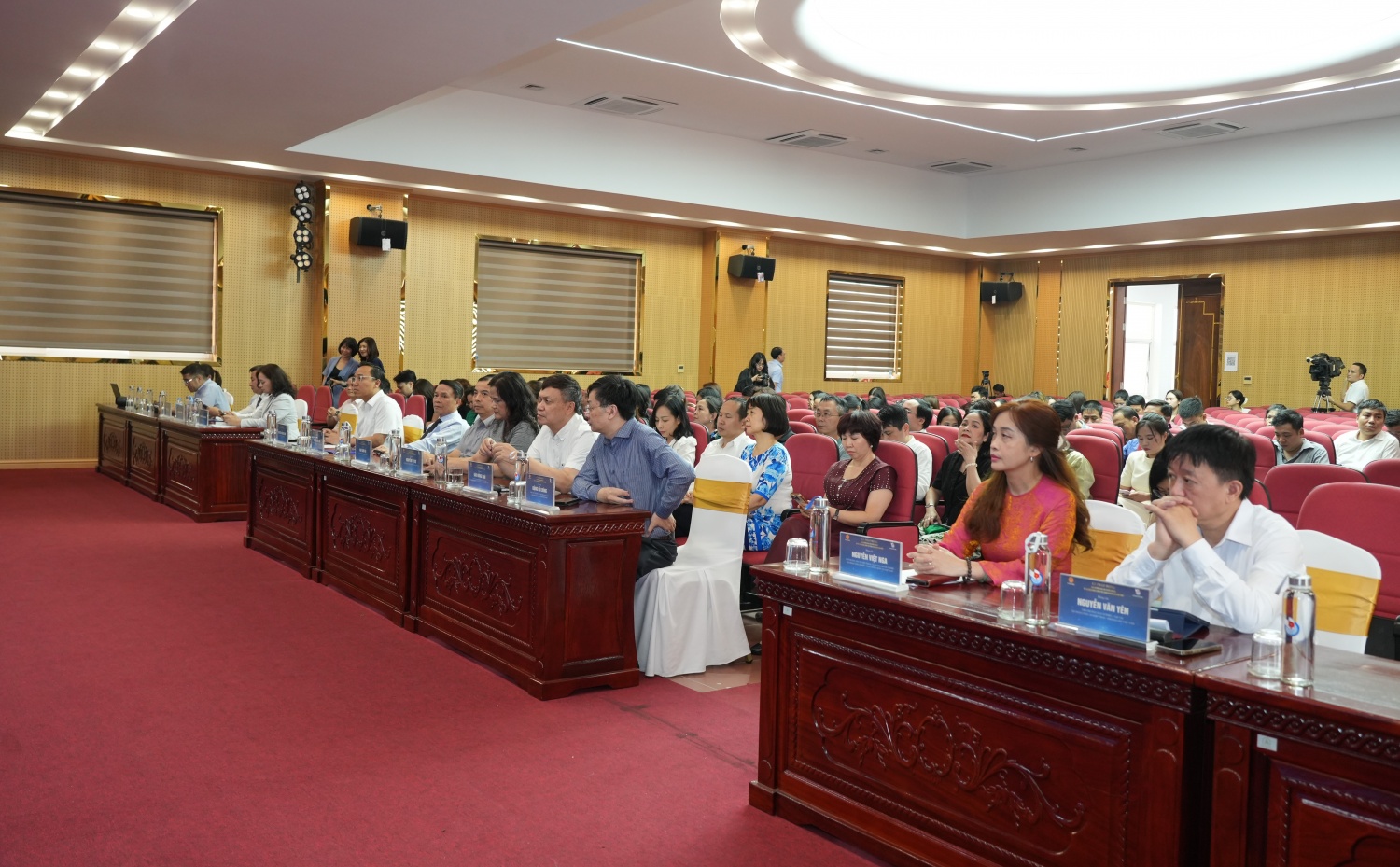 Các đại biểu tham dự chương trình