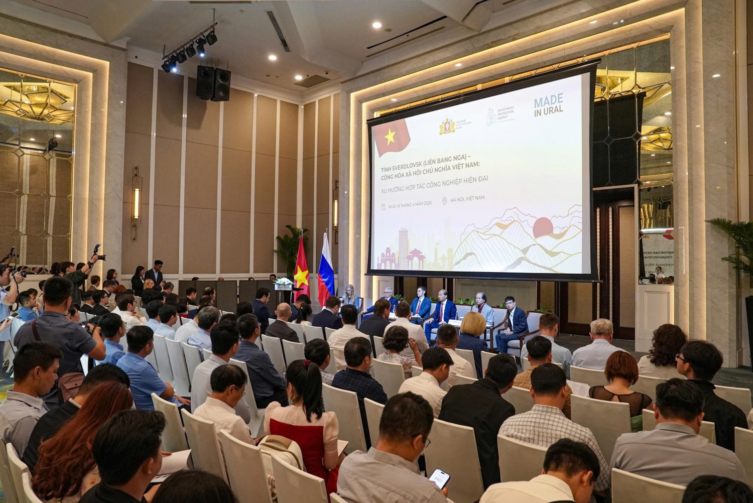 Diễn đàn doanh nghiệp Việt – Nga ( tỉnh Sverdlovsk) với chủ đề “Xu hướng hợp tác công nghiệp hiện nay” đã diễn ra, thu hút sự quan tâm của đông đảo cơ quan quản lý và cộng đồng doanh nghiệp hai nước.