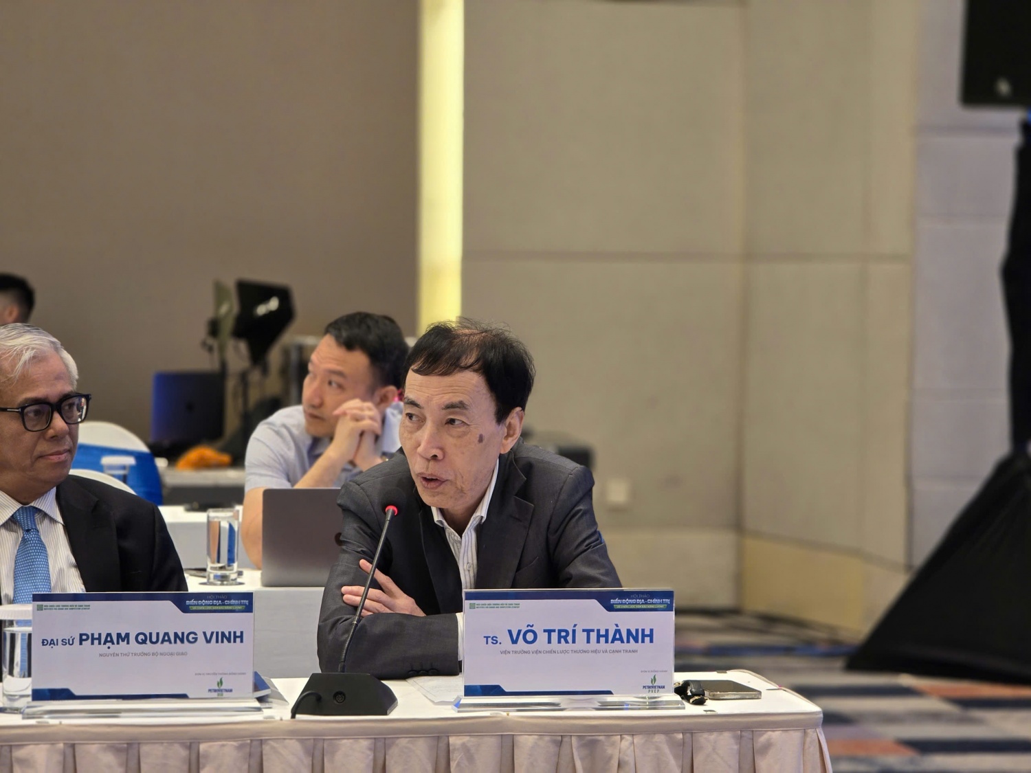 Theo TS. Võ Trí Thành, xây dựng hệ thống dự trữ xăng dầu chiến lược quốc gia là yêu cầu mang tính nền tảng.