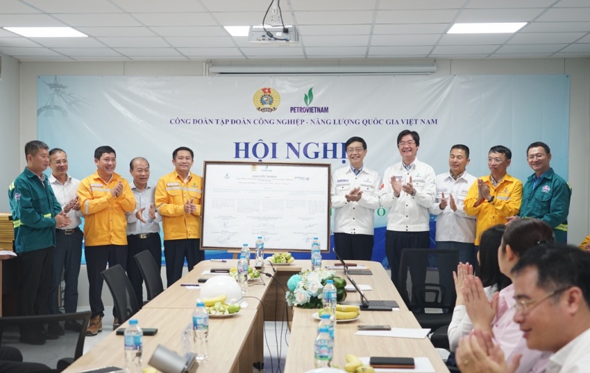 SWPOC, Liên danh PTSC - Lilama 18 và Liên danh Vietsovpetro - TOS ký kết giao ước thi đua hoàn thành các mục tiêu giai đoạn 3 của dự án.