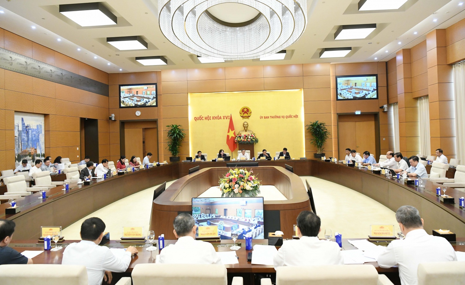 Chính phủ đề xuất Quốc hội xem xét, thông qua Nghị quyết theo quy trình rút gọn ngay tại Kỳ họp thứ nhất, nhằm kịp thời ứng phó với biến động thị trường.
