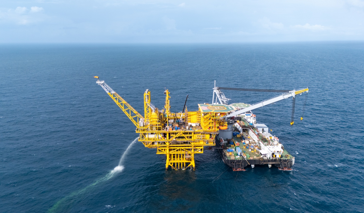 Petrovietnam tiếp tục duy trì vận hành an toàn, ổn định chuỗi hoạt động sản xuất kinh doanh.
