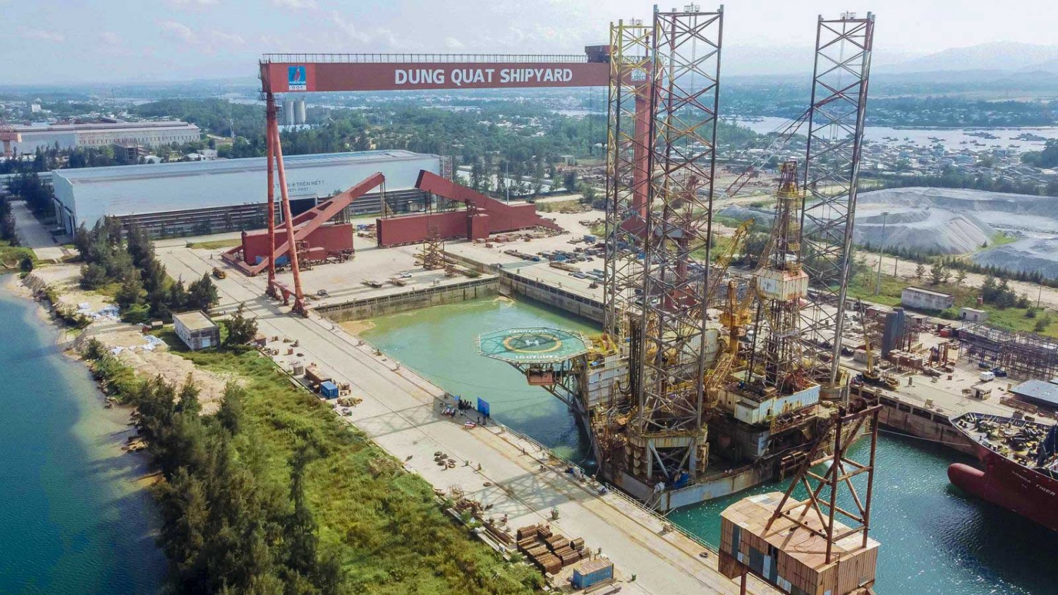 Khu vực dock sửa chữa tại PVSM, nơi thực hiện bảo dưỡng, sửa chữa và hạ thủy các phương tiện nổi do đơn vị thực hiện.