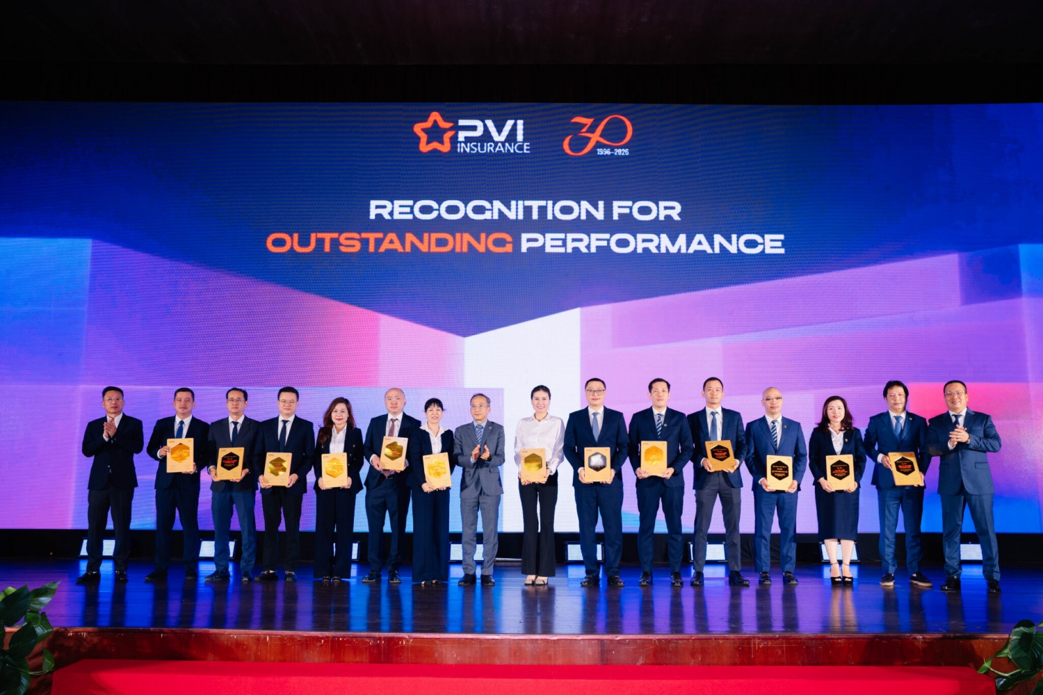 Vinh danh các tập thể hoàn thành xuất sắc nhiệm vụ 3 tháng đầu năm 2026.