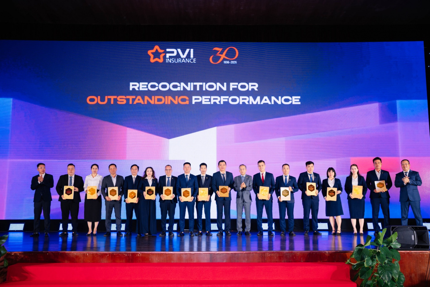 Vinh danh các tập thể hoàn thành xuất sắc nhiệm vụ 3 tháng đầu năm 2026.