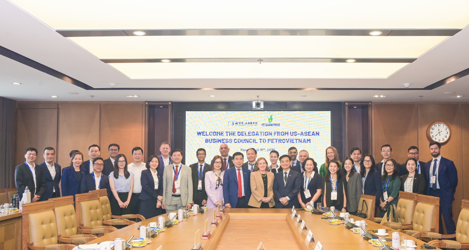 Các đại biểu dự buổi làm việc.