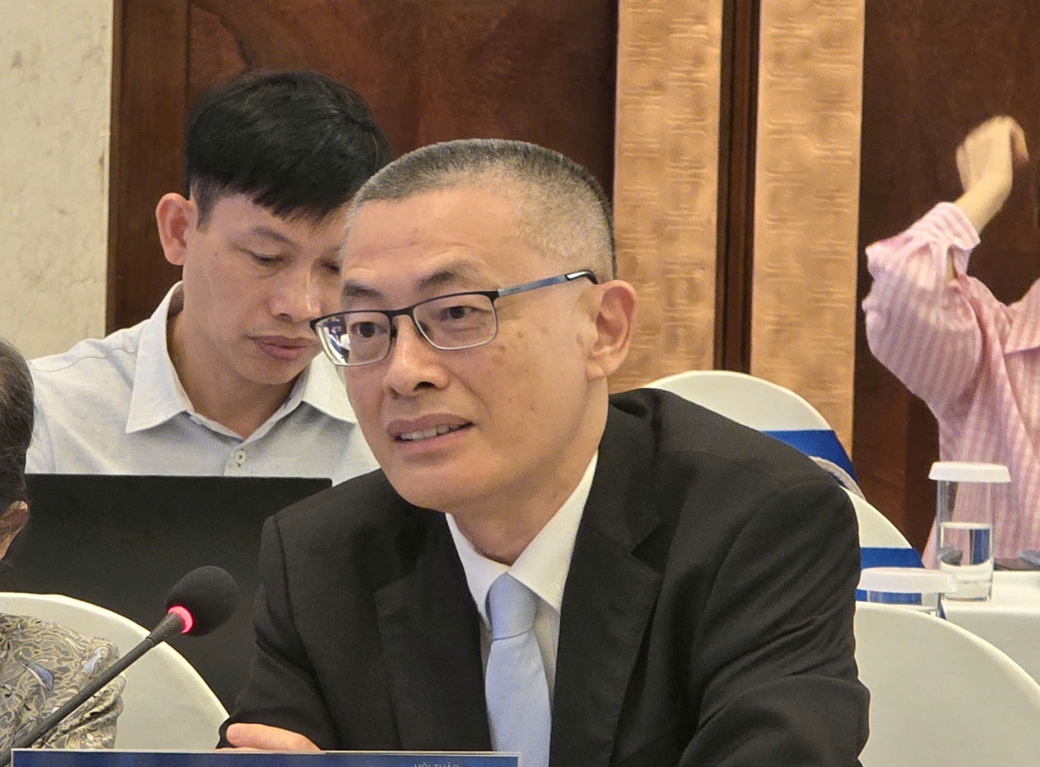 Ông Vũ Quang Minh, nguyên Thứ trưởng Bộ Ngoại giao, đánh giá cao những phản ứng nhanh nhạy của Chính phủ trong thời gian qua.