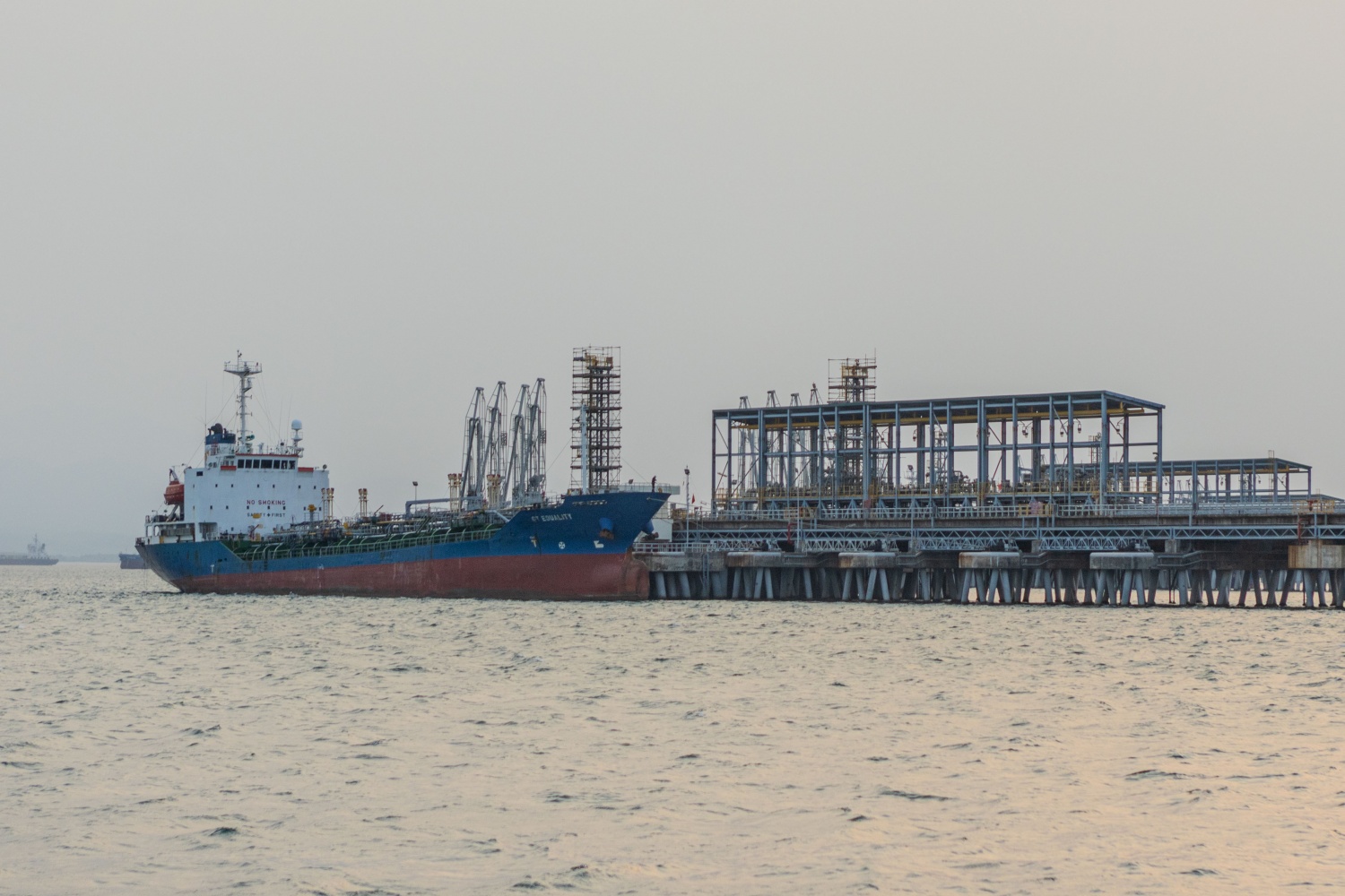 BSR xuất bán lô sản phẩm nhiên liệu hàng hải MFO cho đối tác Petrolimex.