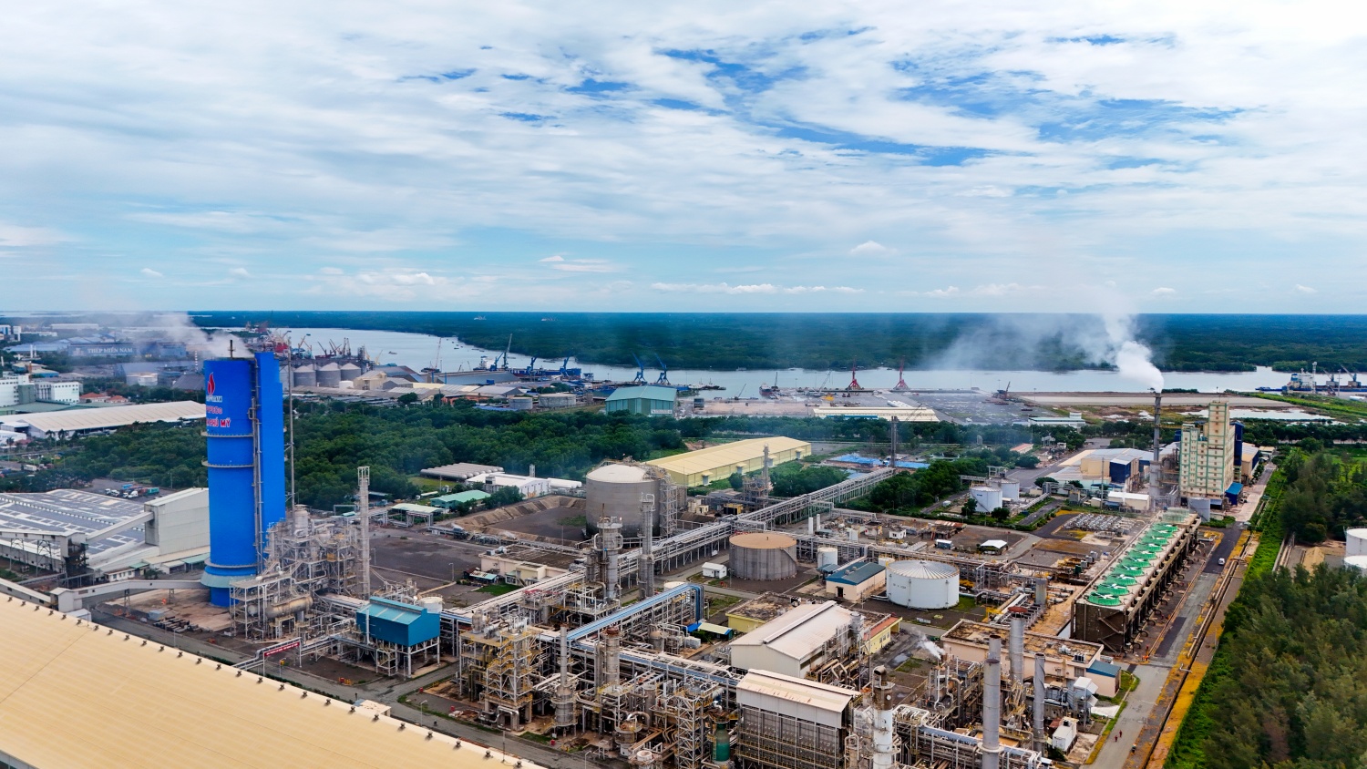 Trải qua 22 năm hình thành và phát triển, Nhà máy đạm Phú Mỹ đang từng bước chuyển mình trở thành trung tâm sản xuất thông minh dựa trên dữ liệu.