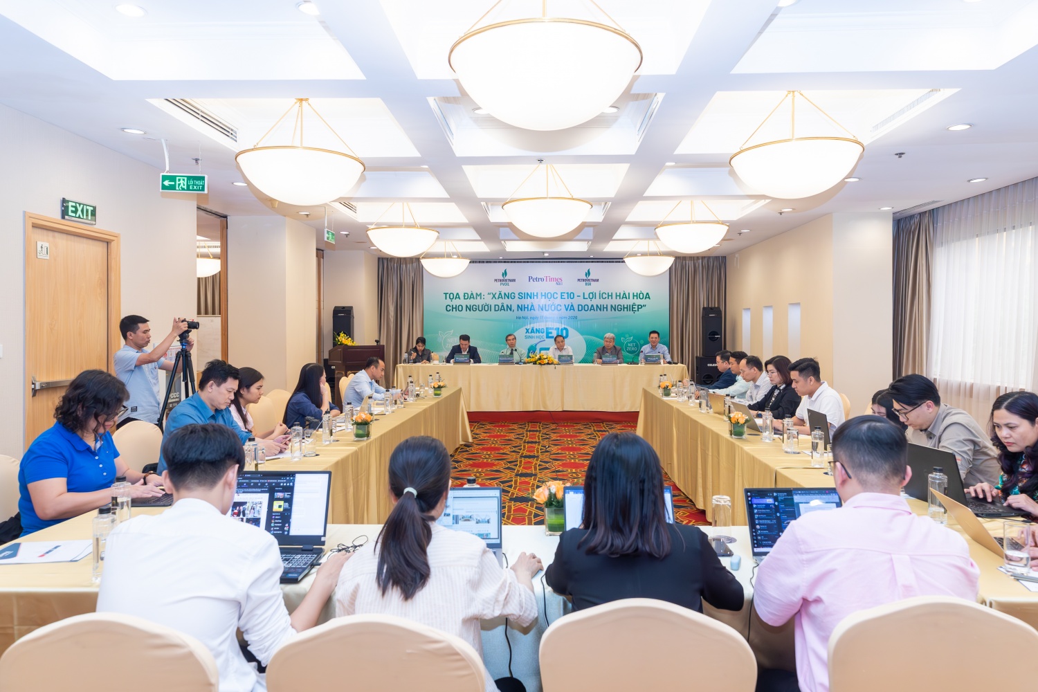Toàn cảnh buổi tọa đàm.
