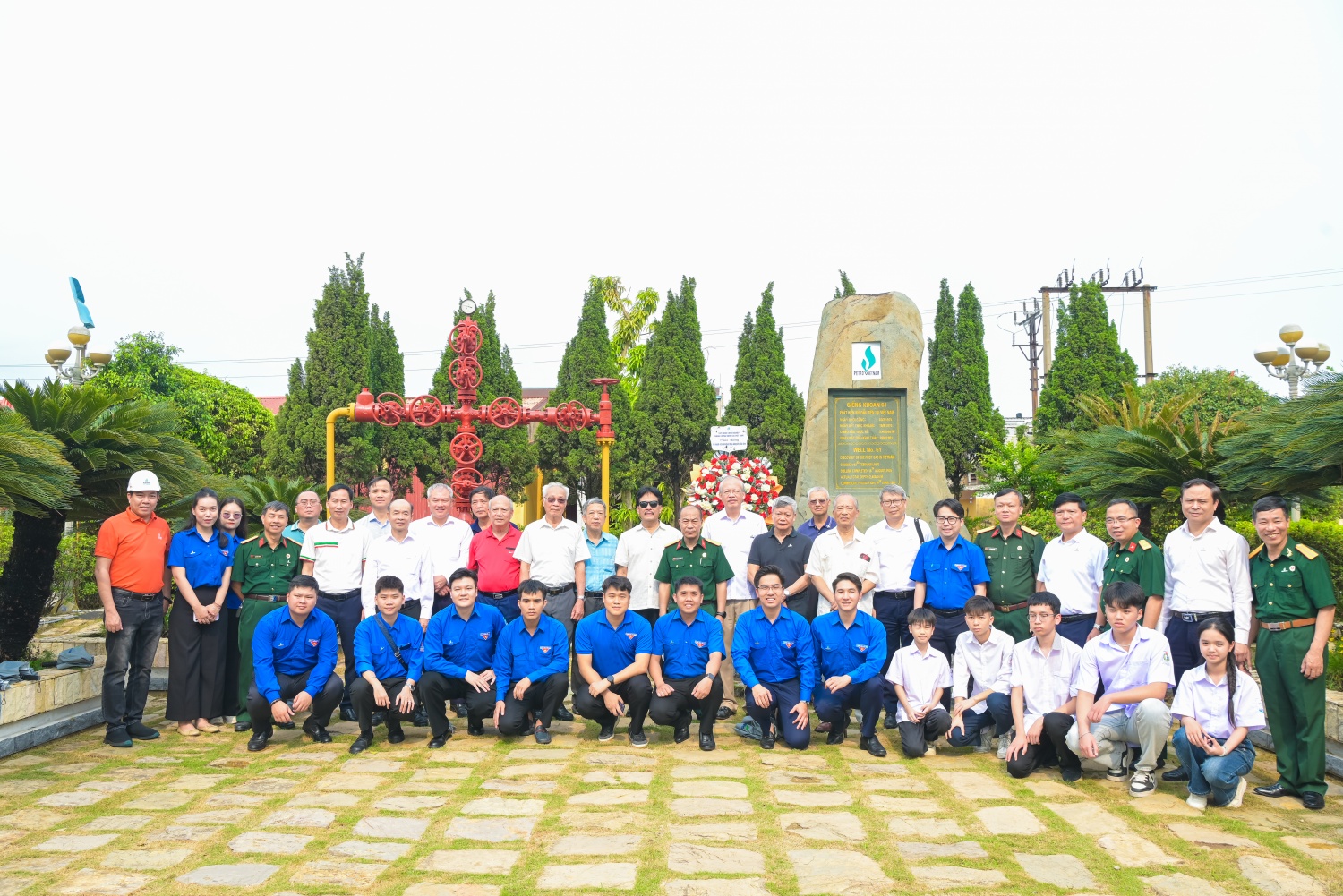 Chiều 19/4, đoàn công tác Petrovietnam tiếp tục hành trình về nguồn tại khu lưu niệm giếng khoan GK61 – nơi được coi là “Giếng tổ” của ngành Dầu khí Việt Nam.