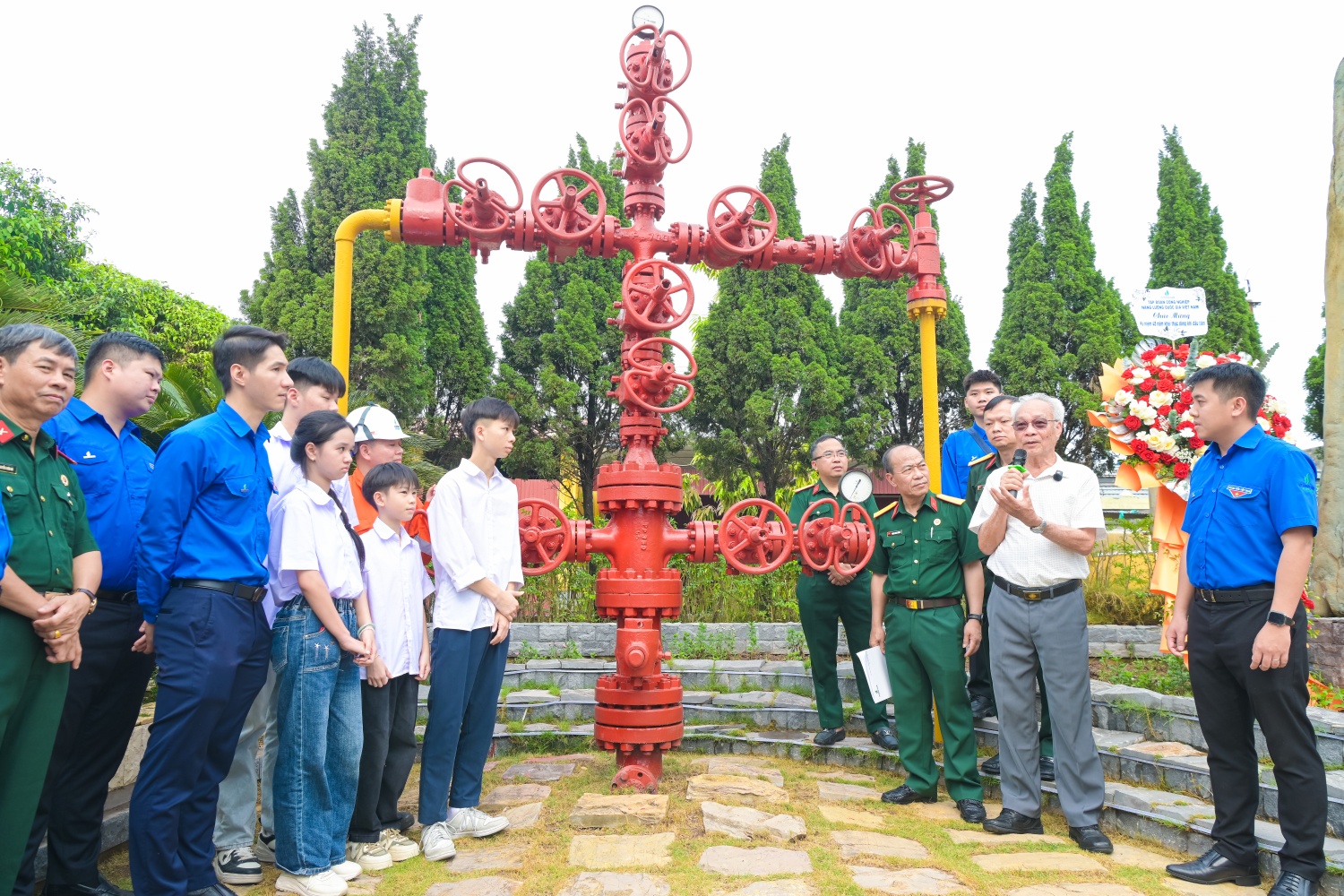 Nguyên Phó Vụ trưởng Vụ Dầu khí Nguyễn Xuân Nhự đã chia sẻ về một dấu mốc không thể quên trong ký ức của những người đi tìm lửa.