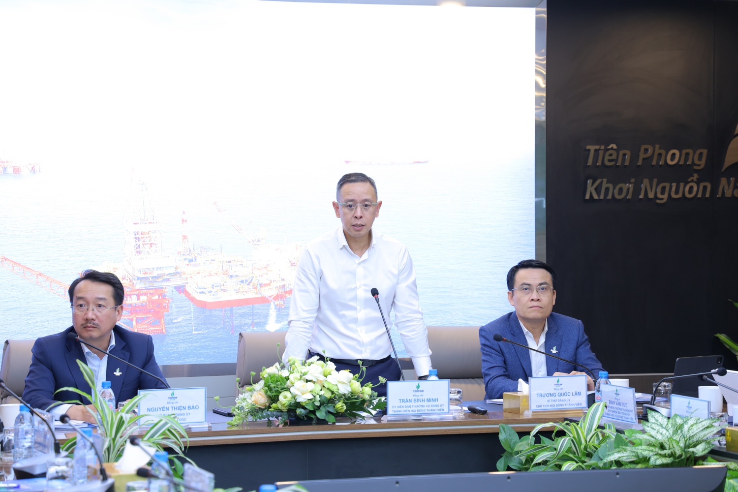 Đồng chí Trần Bình Minh, Ủy viên Ban Thường vụ Đảng ủy, Thành viên HĐTV Petrovietnam đề nghị Đảng ủy PVEP tiếp tục phát huy tinh thần, nỗ lực trong quý đầu năm 2026 để triển khai các công việc, kế hoạch đề ra một cách thực chất, hiệu quả