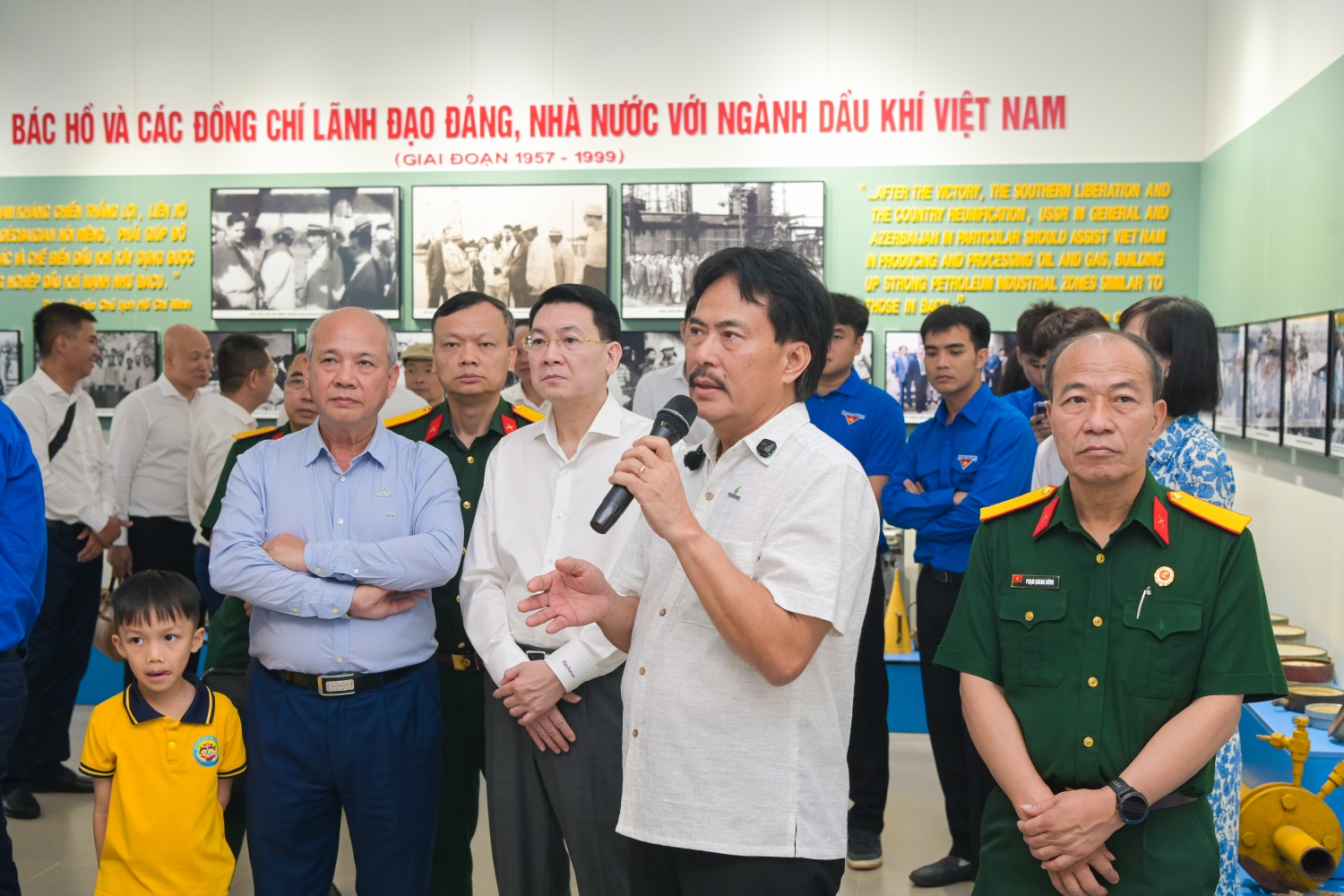 Anh hùng Lao động Nguyễn Hùng Dũng cho rằng, khi trực tiếp đứng tại khu lưu niệm, tận mắt nhìn thấy những hiện vật, lắng nghe những câu chuyện từ chính các nhân chứng, người ta mới có thể hiểu được những gian nan, vất vả của ngành dầu khí trong buổi đầu hình thành.