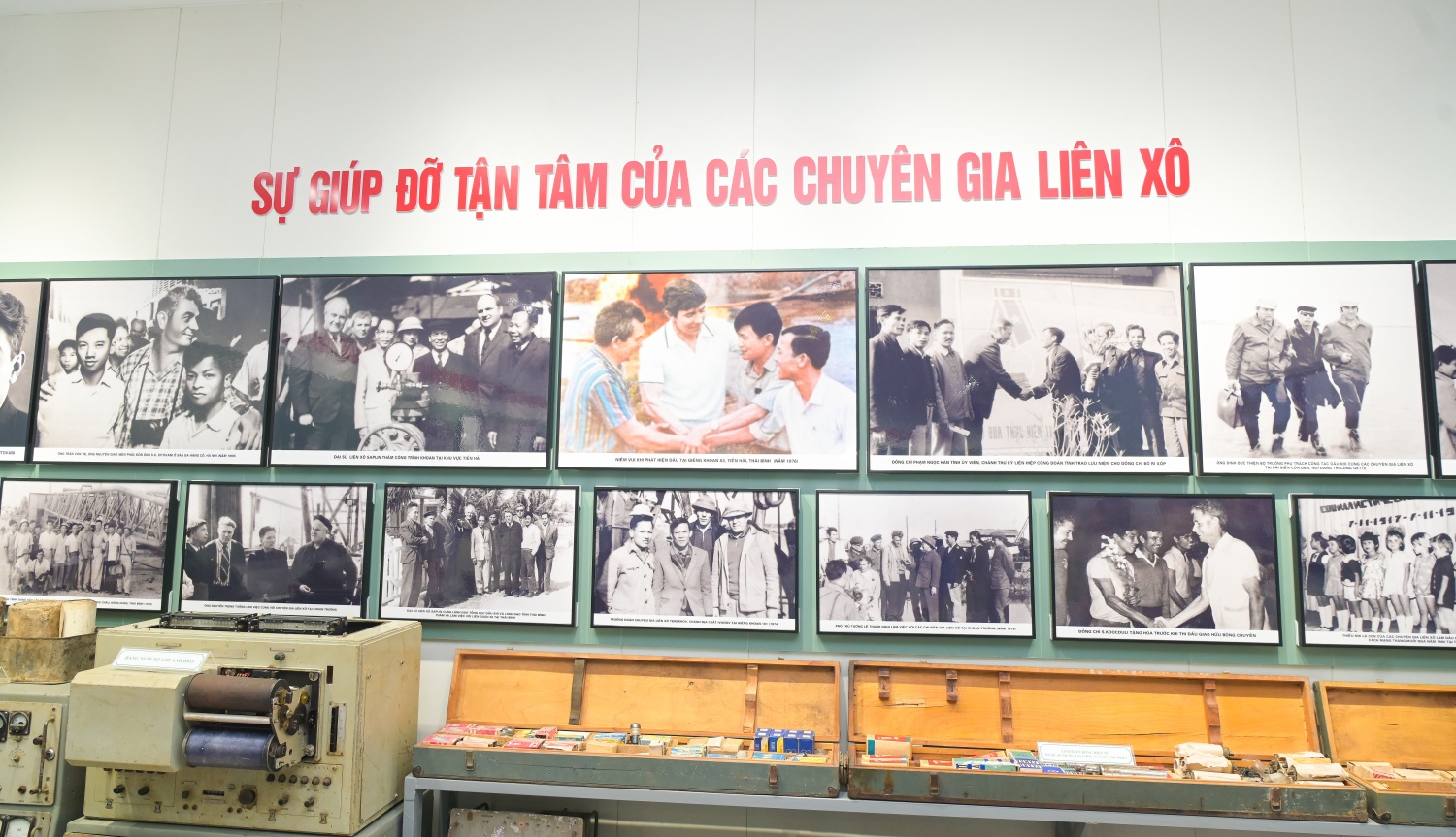 Không gian trưng bày hình ảnh tái hiện sinh động hành trình phát triển của Petrovietnam.
