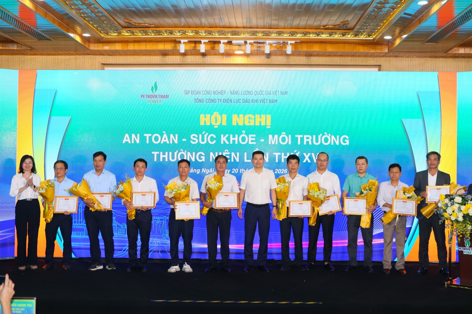 Các cá nhân có thành tích xuất sắc trong công tác an toàn vệ sinh lao động và phòng, chống cháy nổ năm 2025 nhận bằng khen.