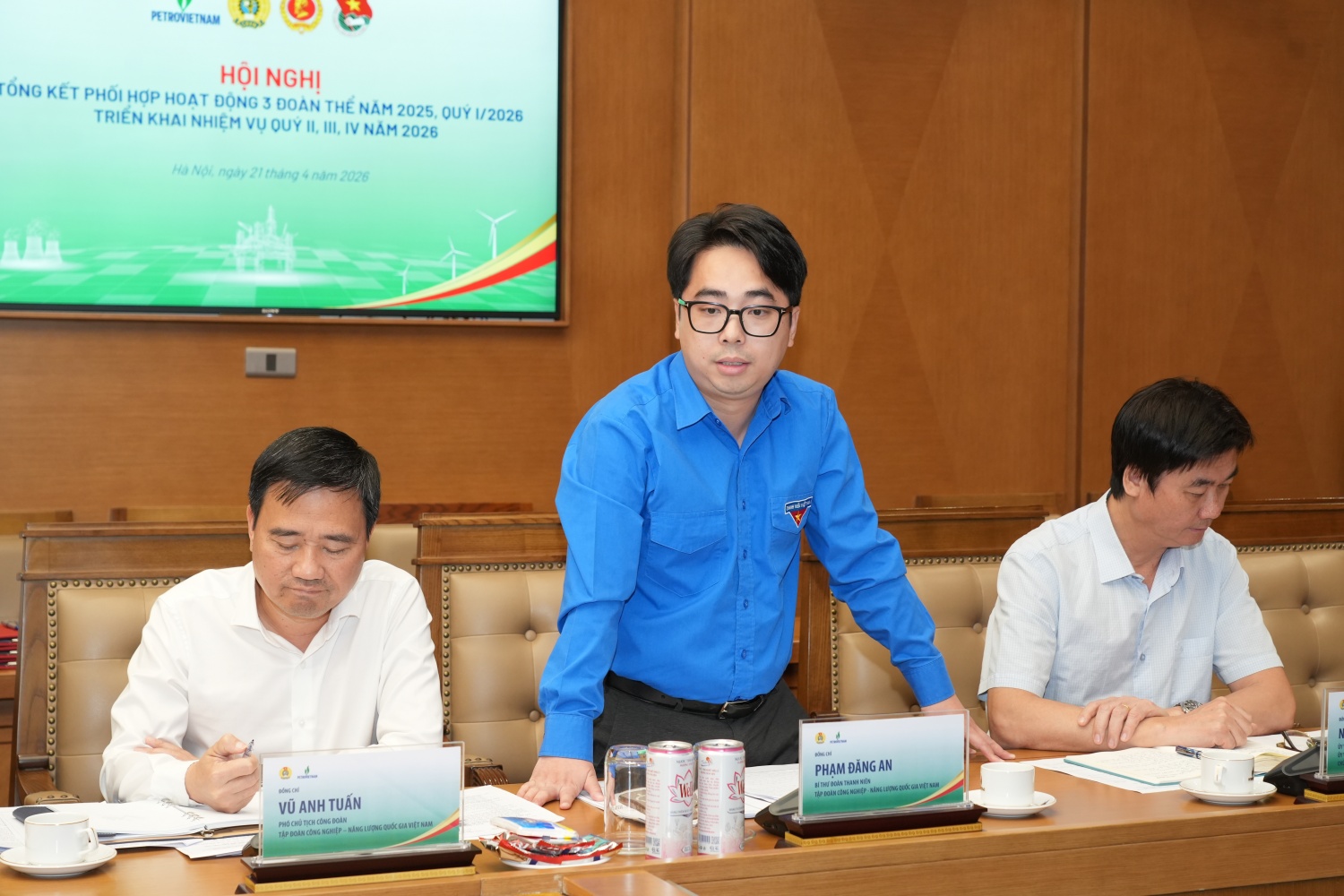 Đồng chí Phạm Đăng An, Bí thư Đoàn Thanh niên Tập đoàn phát biểu tại hội nghị