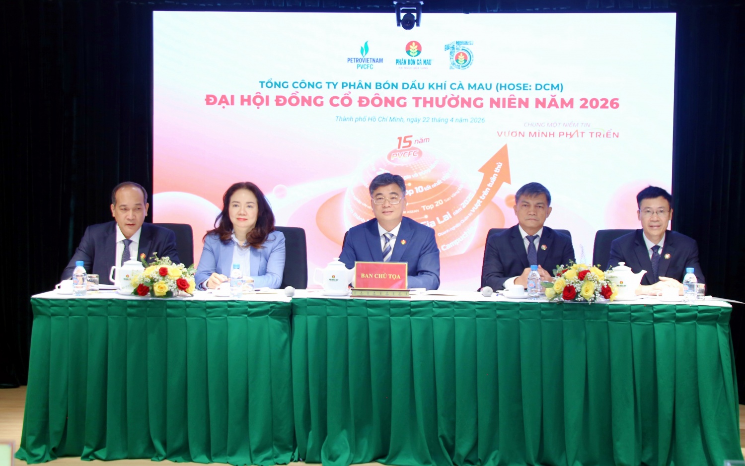 Ban Chủ tọa điều hành Đại hội.