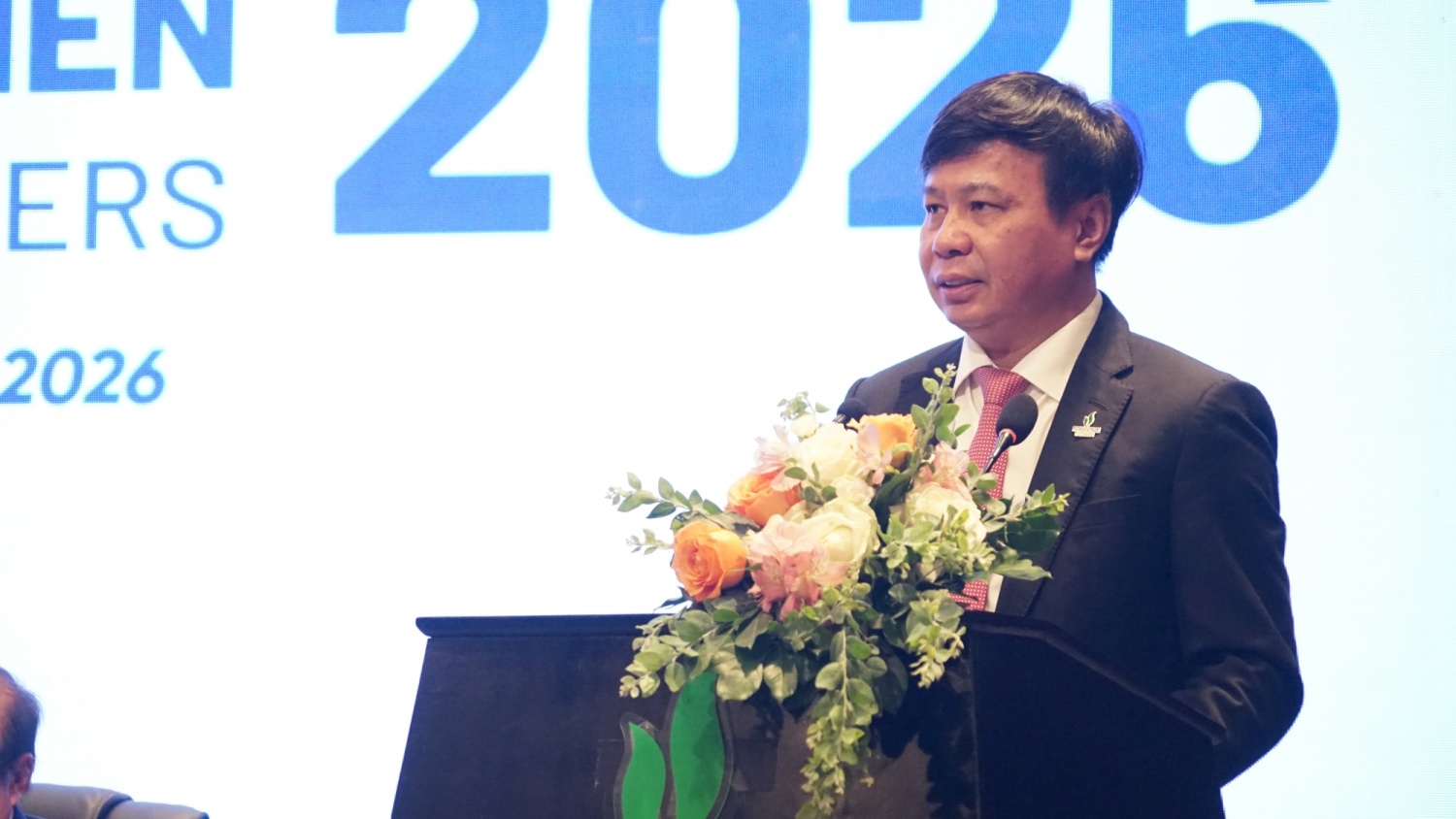 Ông Phạm Việt Anh, Chủ tịch HĐQT PVTrans, trình bày báo cáo hoạt động của HĐQT tại Đại hội.