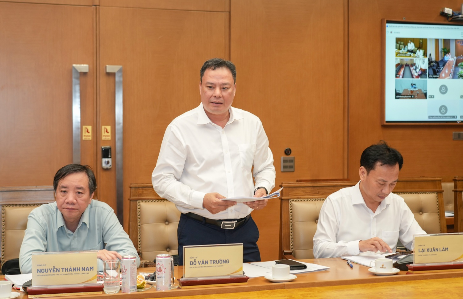 Đồng chí Đỗ Văn Trường, Phó Bí thư chuyên trách Đảng ủy Bộ Tài chính đánh giá cao tinh thần chuẩn bị nghiêm túc, trách nhiệm của Petrovietnam, đồng thời cho rằng những vấn đề Tập đoàn nêu ra là rất xác đáng, phản ánh đúng thực tiễn.
