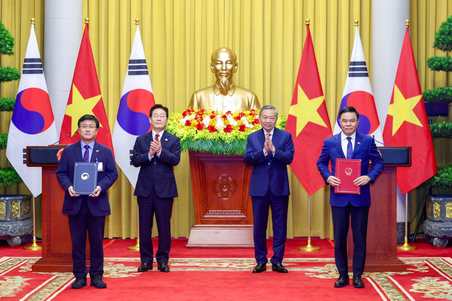 Bản ghi nhớ về hợp tác trong lĩnh vực hạ tầng điện lực giữa Bộ Công Thương Việt Nam và Bộ Khí hậu, Năng lượng và Môi trường Hàn Quốc.