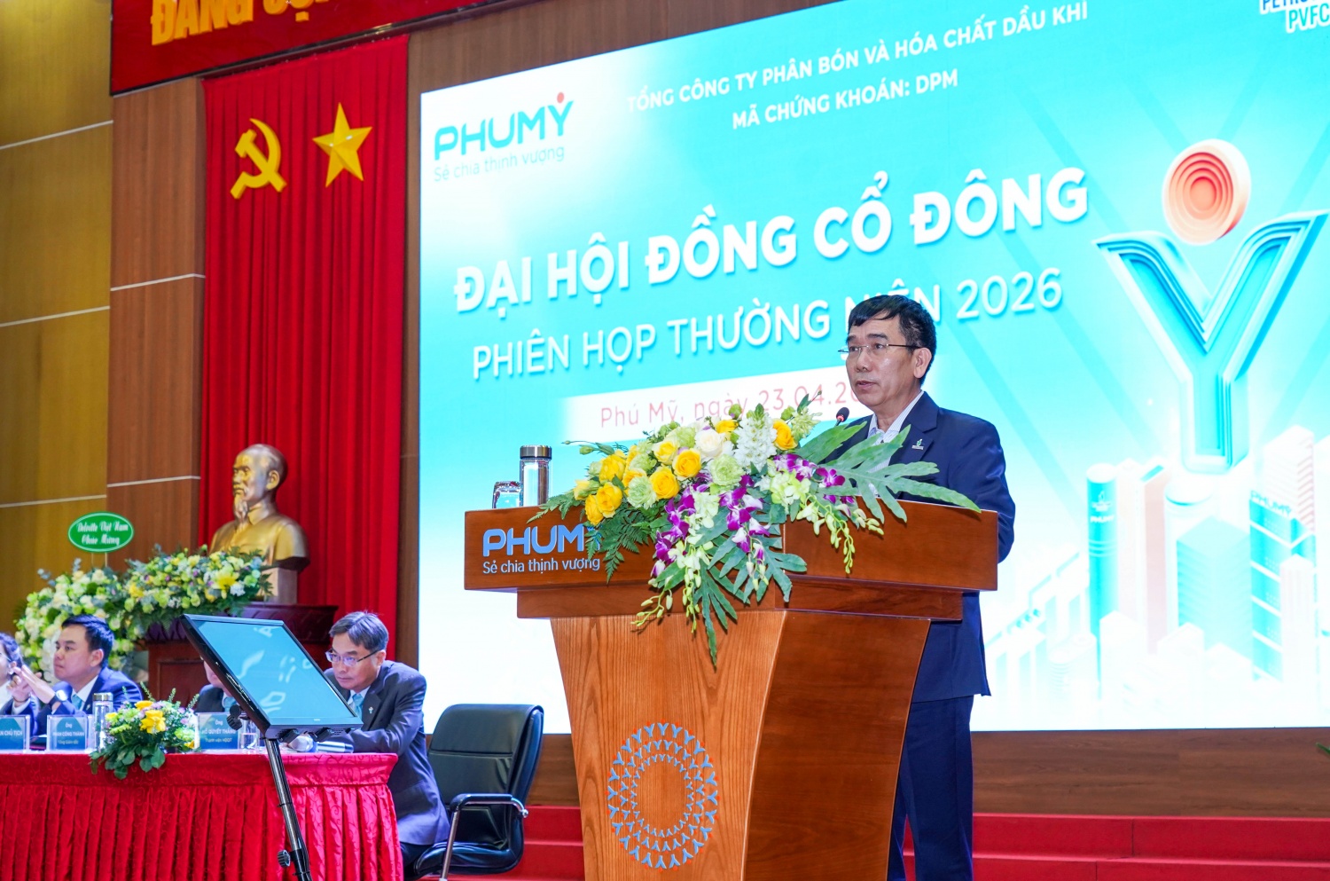 Ông Lê Xuân Huyên - Phó Tổng Giám đốc phụ trách Ban Điều hành Petrovietnam đề nghị PVFCCo - Phú Mỹ tập trung đảm bảo các nhà máy vận hành an toàn, ổn định; đẩy nhanh tiến độ triển khai các dự án mới; thúc đẩy đổi mới sáng tạo.
