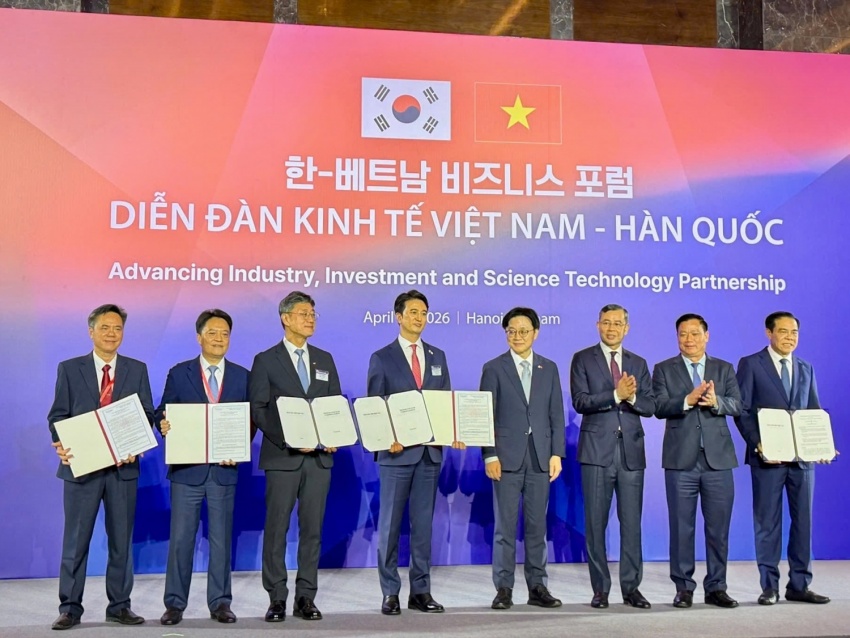 Đại diện các đơn vị thành viên của Petrovietnam (PTSC, PV Power) tham gia ký kết các MOU tại Diễn đàn