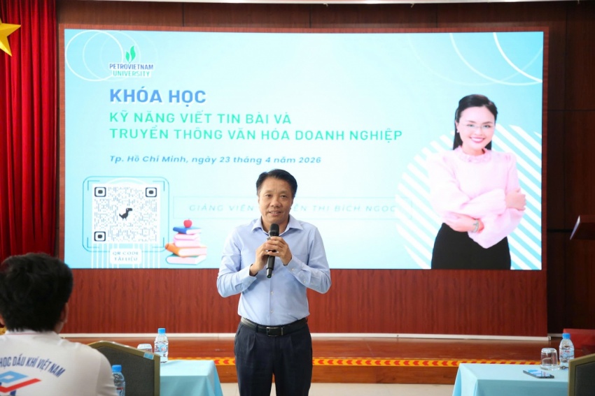 TS. Lê Quốc Phong nhấn mạnh những phương thức truyền thông mới để đẩy mạnh hình ảnh nhà trường phát triển hơn nữa.