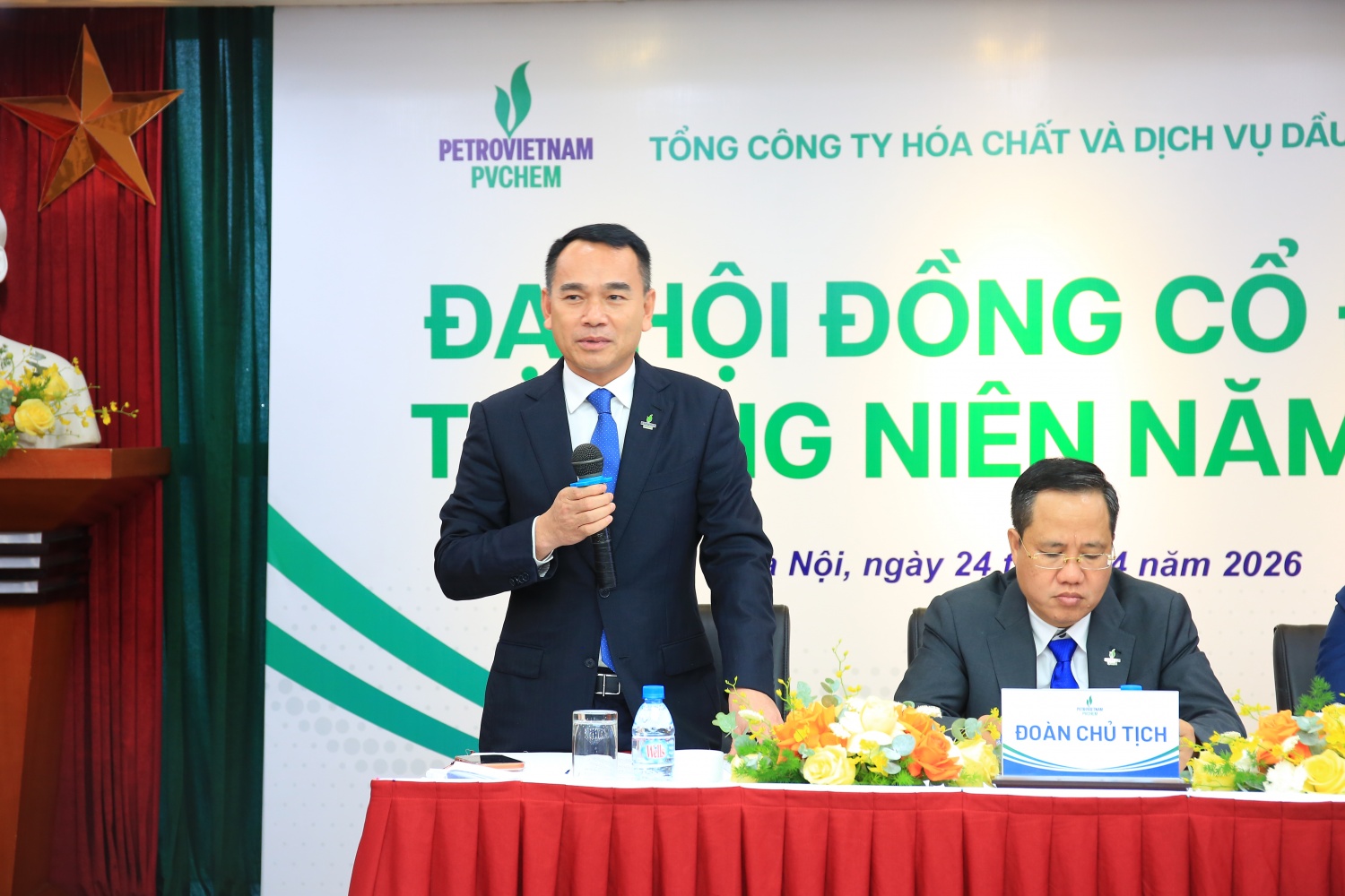 Tổng giám đốc PVChem Dương Trí Hội trả lời câu hỏi của cổ đông