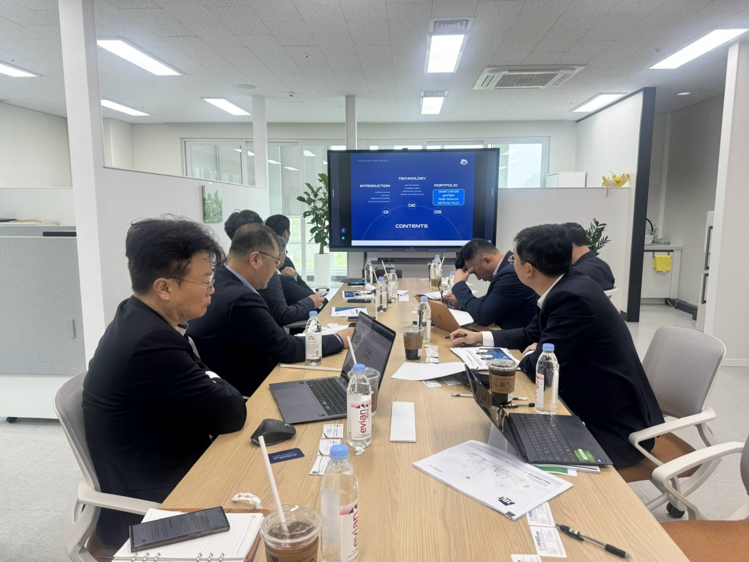 Đoàn công tác làm việc tại Gwangmyeong.