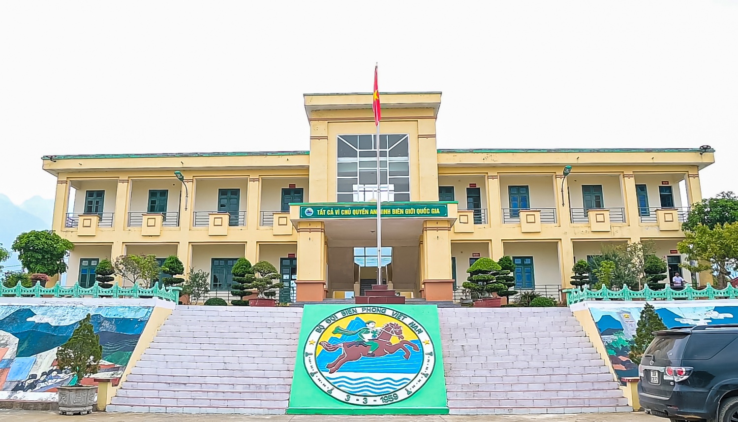 Đoàn công tác Petrovietnam đến thăm Đồn Biên phòng Sin Suối Hồ