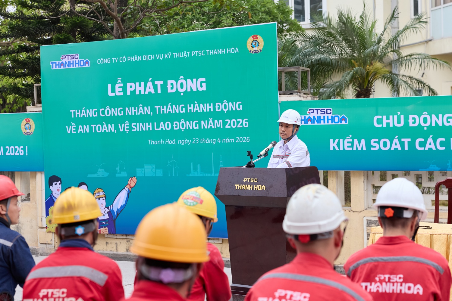 Ông Đỗ Tiến Công - Chủ tịch Công đoàn PTSC Thanh Hóa kêu gọi toàn thể người lao động phát huy tinh thần trách nhiệm, chủ động đổi mới, sáng tạo nhằm nâng cao năng suất lao động và hiệu quả công việc.
