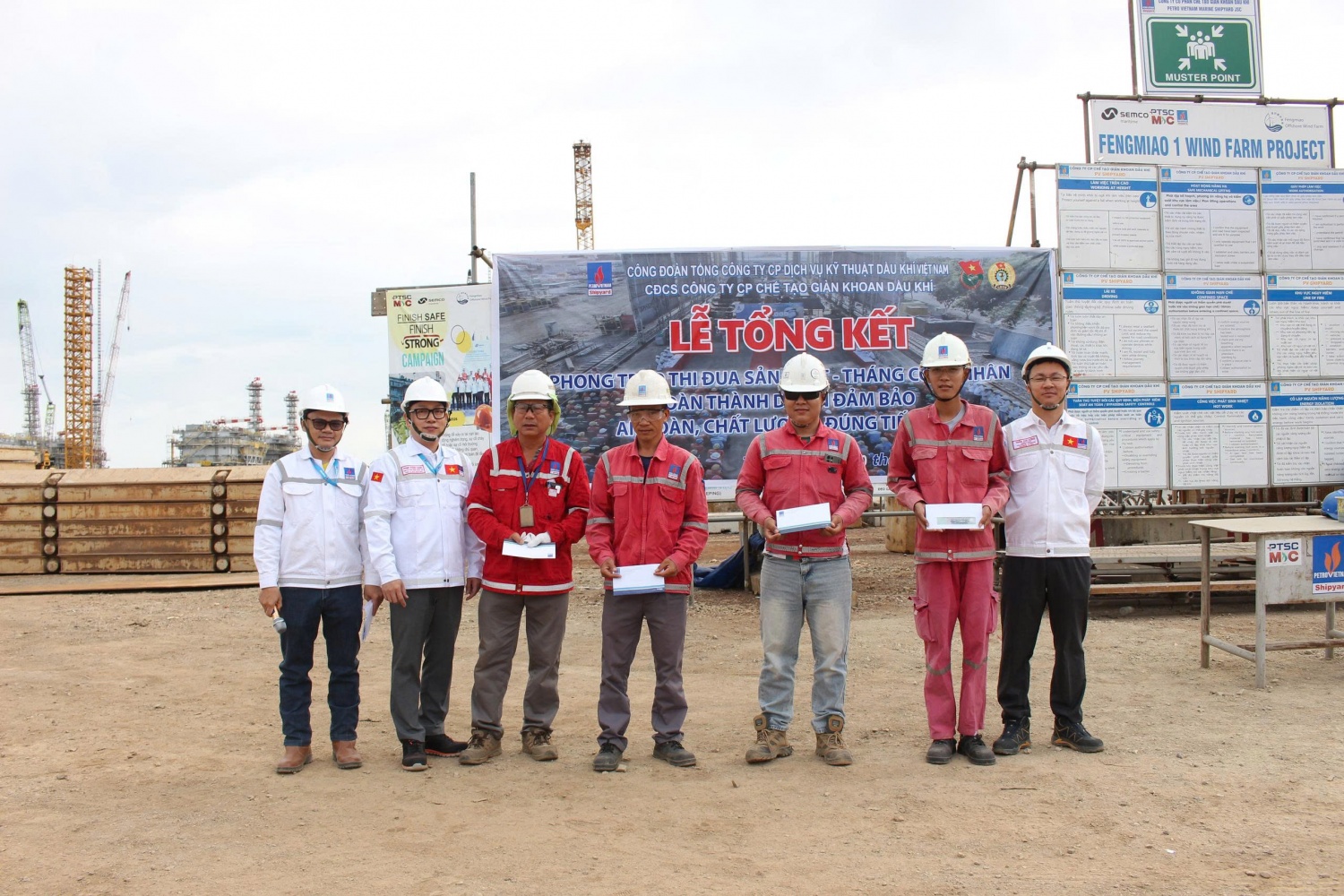 Các tập thể, cá nhân đạt thành tích xuất sắc được vinh danh, khen thưởng kịp thời, tạo động lực cho các giai đoạn triển khai tiếp theo.