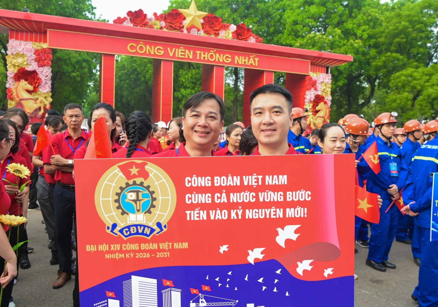 Anh Nguyễn Duy Hưng - Công đoàn PVEP (bên trái): Sự kiện không chỉ mang đến khí thế sôi nổi, phấn khởi mà còn là dịp để đoàn viên, người lao động các đơn vị gặp gỡ, giao lưu, qua đó tăng cường sự gắn kết trong toàn hệ thống.
