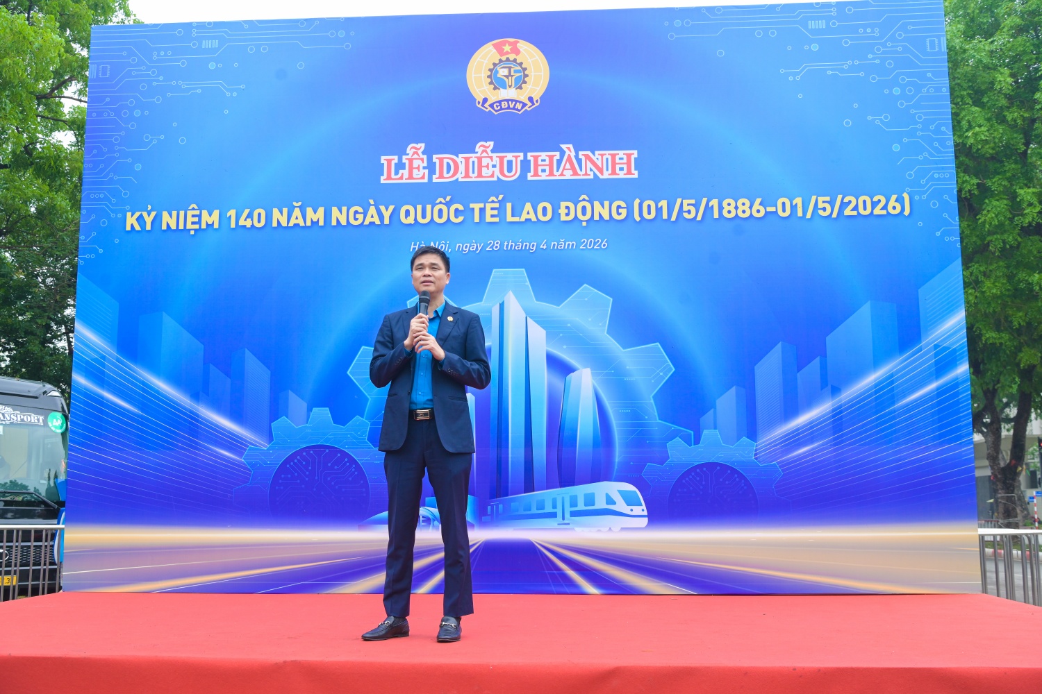 Ông Ngọ Duy Hiểu - Phó Chủ tịch Tổng Liên đoàn Lao động Việt Nam biểu dương tinh thần của đội ngũ công nhân, người lao động cả nước; đồng thời nhấn mạnh vai trò nòng cốt của giai cấp công nhân trong tiến trình công nghiệp hóa, hiện đại hóa và hội nhập quốc tế.