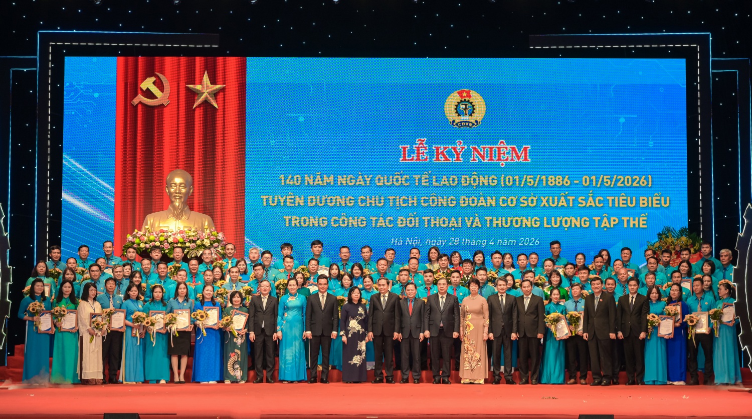 Tại lễ kỷ niệm, Tổng Liên đoàn Lao động Việt Nam đã tuyên dương 101 Chủ tịch Công đoàn cơ sở xuất sắc tiêu biểu trong công tác đối thoại, thương lượng tập thể. Đây là sự ghi nhận những đóng góp quan trọng của đội ngũ cán bộ công đoàn cơ sở - lực lượng trực tiếp đại diện, bảo vệ quyền và lợi ích hợp pháp, chính đáng của người lao động.