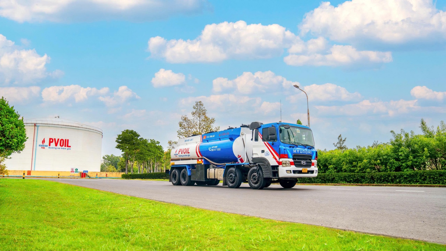 PVOIL xuất sản phẩm qua hệ thống xe bồn