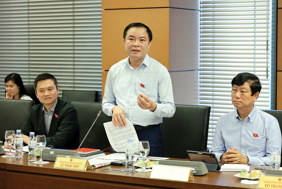 Đại biểu Lê Ngọc Sơn, Chủ tịch HĐTV Petrovietnam phát biểu tại phiên thảo luận tổ về kinh tế - xã hội 