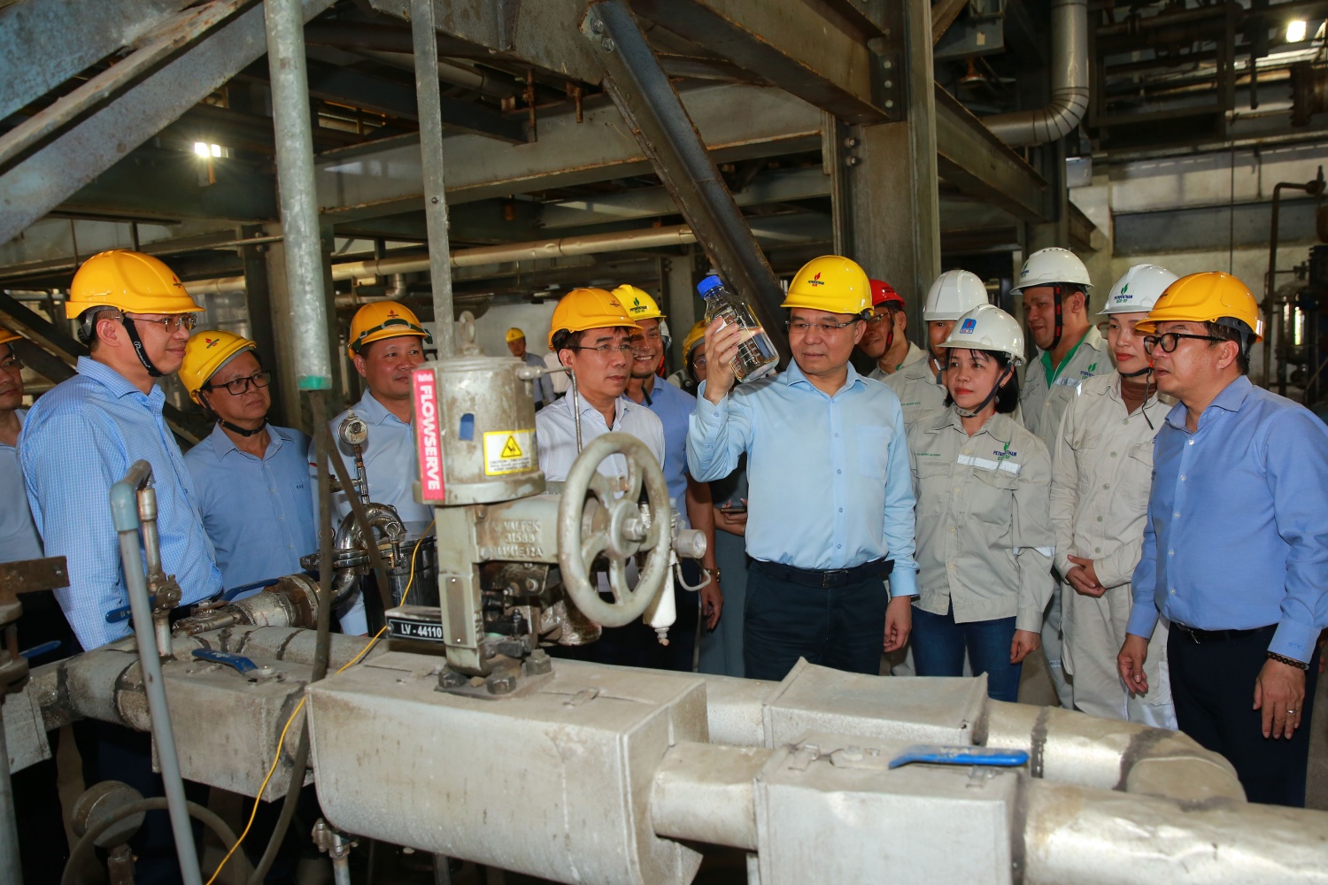Bộ trưởng Bộ Công Thương Lê Mạnh Hùng cùng lãnh đạo Petrovietnam, lãnh đạo BSR kiểm tra tình hình sản xuất tại Nhà máy Nhiên liệu sinh học Dung Quất.