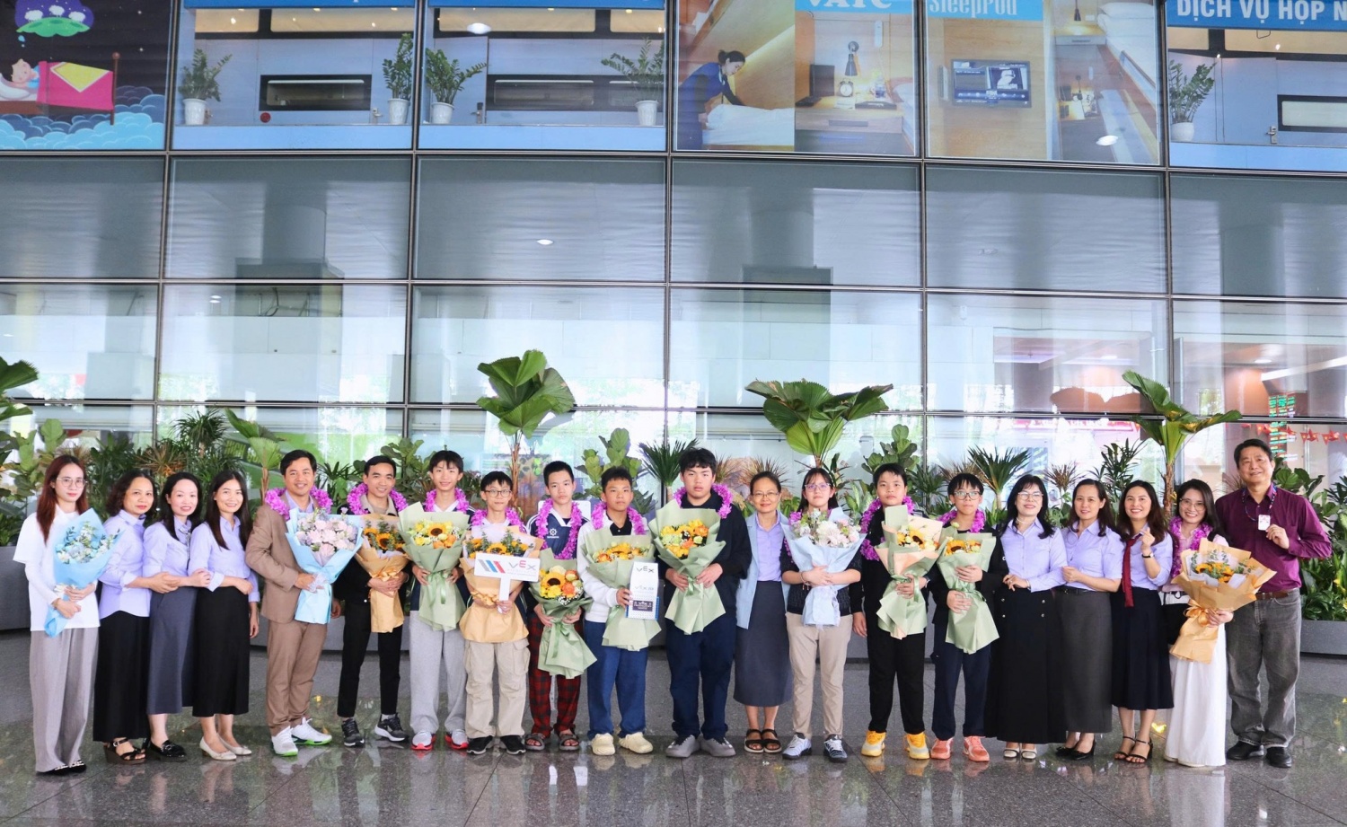 Đội tuyển Robotics Trường THCS Cầu Giấy tham gia cuộc thi VEX Robotics World Championship 2026 tại Mỹ