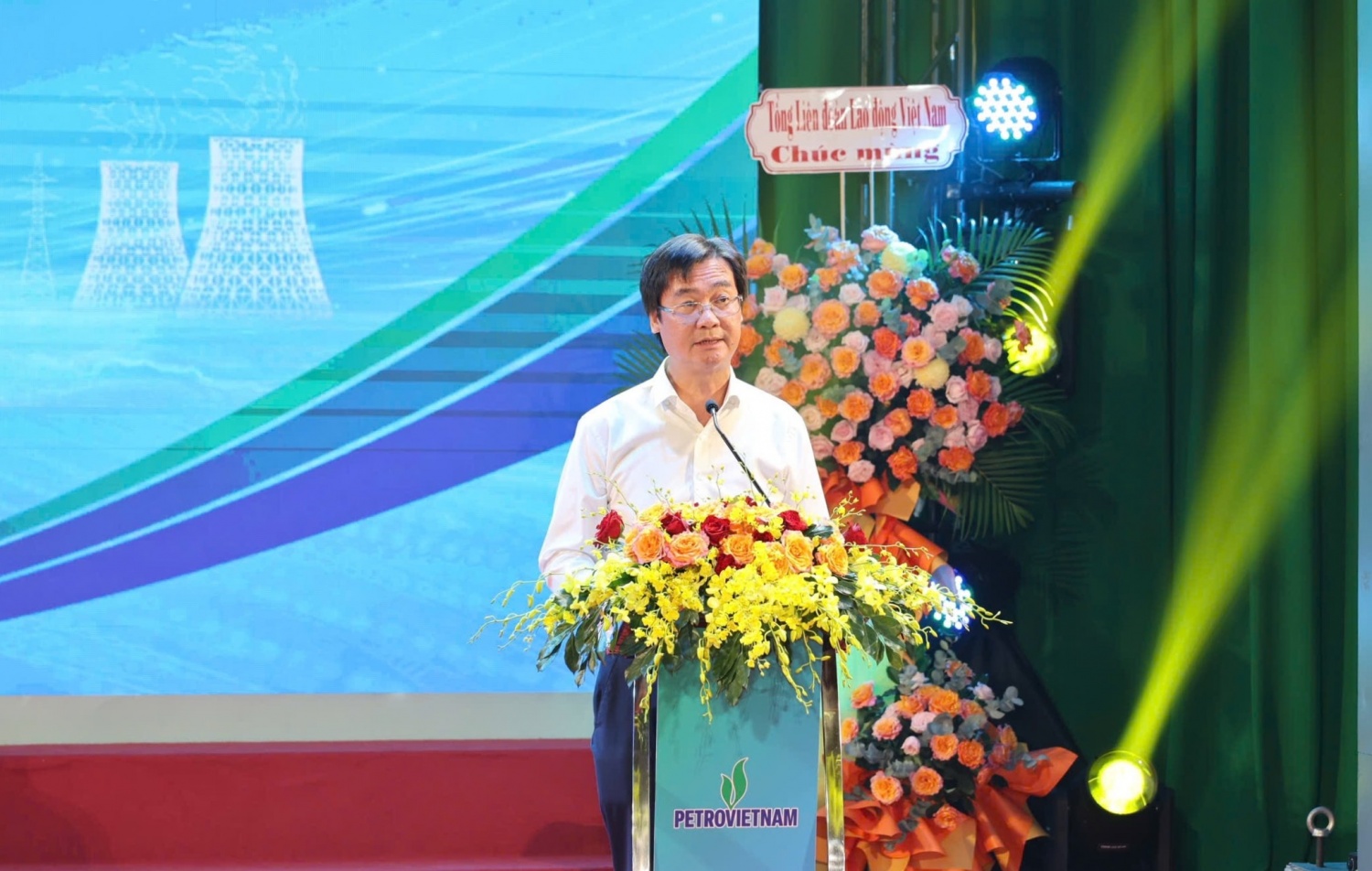 Ông Nguyễn Mạnh Kha, Chủ tịch Công đoàn Petrovietnam đề nghị các cấp công đoàn lấy Tháng Công nhân, Tháng hành động về ATVSLĐ làm đợt cao điểm chăm lo, đối thoại, bảo vệ quyền lợi NLĐ.