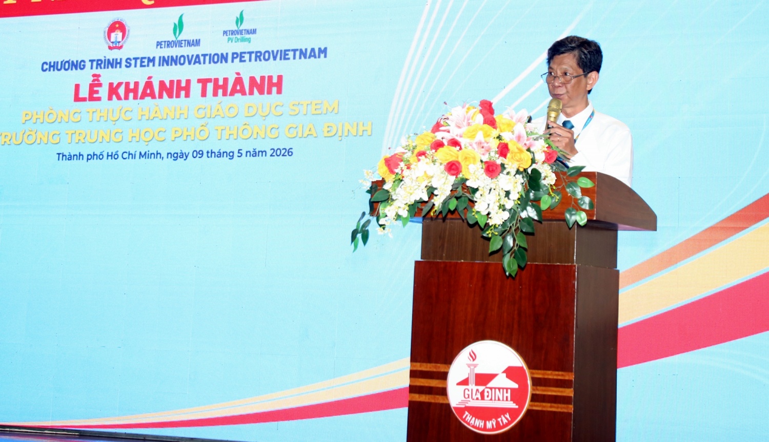 Thầy Lâm Triều Nghi cho rằng phòng thực hành giáo dục STEM là nơi lý thuyết được soi sáng bởi thực hành, nơi những khái niệm trừu tượng trong sách giáo khoa được các em học sinh chuyển hóa thành những giải pháp
