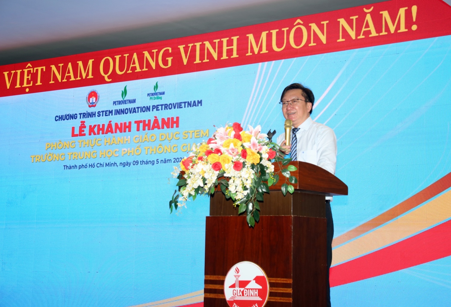 Ông Nguyễn Bảo Quốc đánh giá cao sự đồng hành của Petrovietnam và PV Drilling trong việc đầu tư phòng học STEM Innovation Petrovietnam cho Trường THPT Gia Định