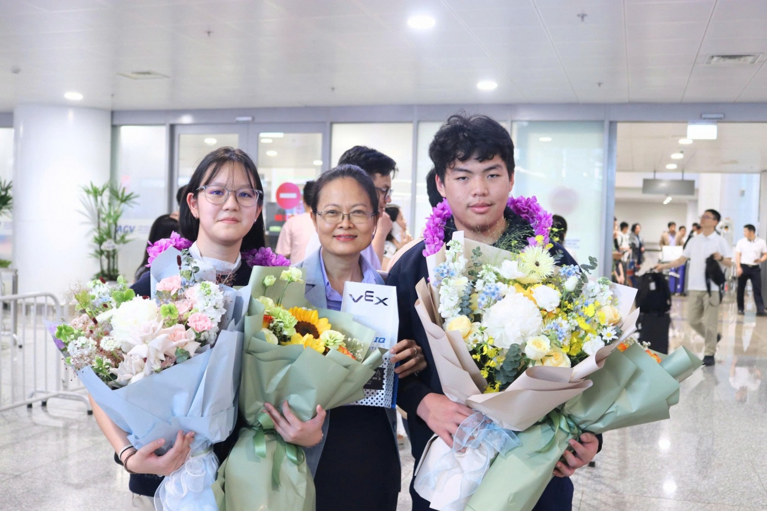 Các thành viên Đội tuyển Robotics Trường THCS Cầu Giấy (Hà Nội) tham gia cuộc thi VEX Robotics World Championship 2026 tại Mỹ.