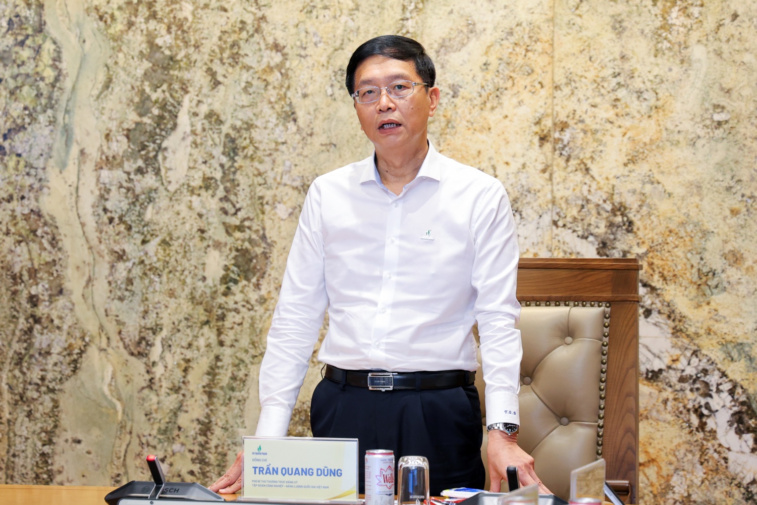 Ông Trần Quang Dũng - Phó Bí thư Thường trực Đảng ủy Tập đoàn hy vọng chuyến tham quan trụ sở Petrovietnam sẽ giúp các em học sinh nuôi dưỡng khát vọng vươn lên, hun đúc niềm tin rằng bằng tri thức và sự sáng tạo, các em hoàn toàn có thể trở thành những chủ nhân tương lai của các doanh nghiệp, công trình lớn của đất nước.