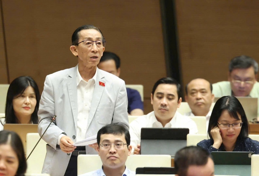 PGS.TS Trần Hoàng Ngân phát biểu tại Kỳ họp thứ nhất, Quốc hội khóa XVI.