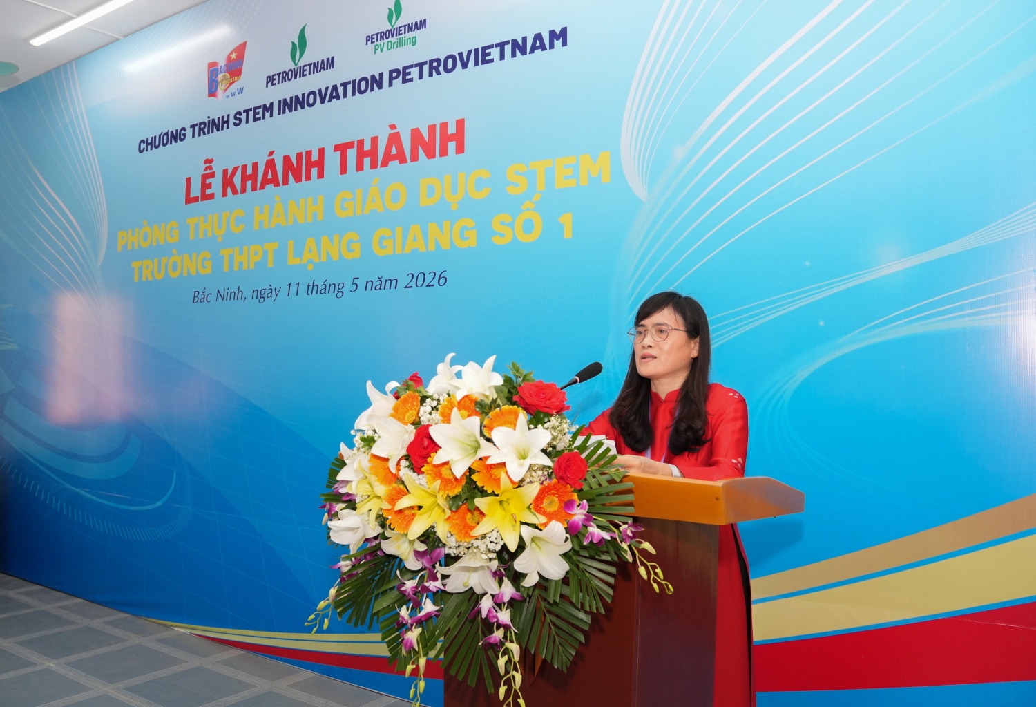 Cô Huỳnh Thị Hòa Bình nhấn mạnh, sự hỗ trợ của Petrovietnam có ý nghĩa đặc biệt quan trọng đối với nhà trường, không chỉ góp phần cải thiện điều kiện cơ sở vật chất mà còn tạo thêm động lực để tập thể cán bộ, giáo viên tiếp tục đổi mới phương pháp giảng dạy, nâng cao chất lượng giáo dục STEM.